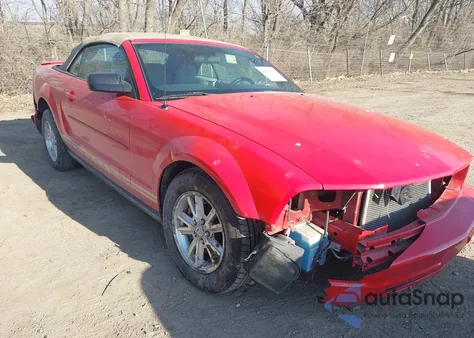 2008 Ford Mustang V6 Deluxe/V6 Premium z USA, uszkodzony, nr VIN 1ZVHT84N085200824